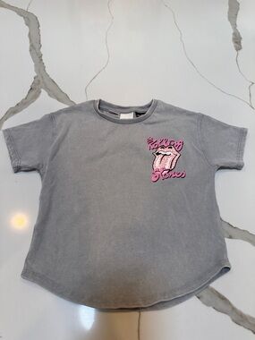 ZARA Girls the Rolling Stones Kids Gray Tee with Pink Tongue Logo size 5
